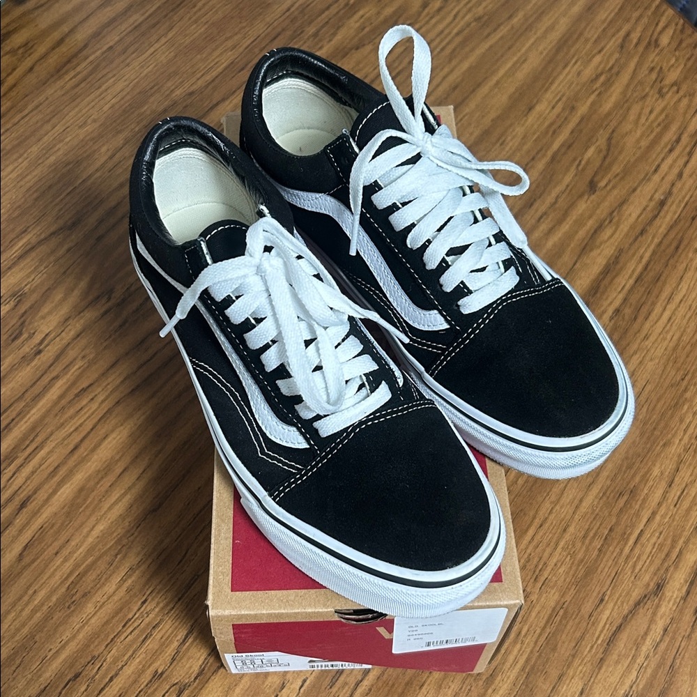 Vans Classic Black and White Low-Tops - Old Skool Shoe